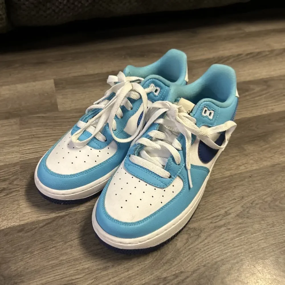 Nike Air Force 1 LV8 2 (GS) Shoes Big Kids SZ 6.5Y Light Photo Blue DZ2660-100